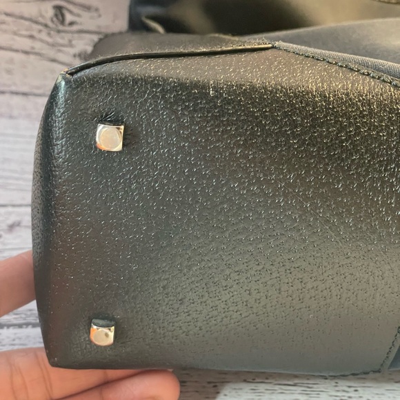 Salvatore Ferragamo Elegant Blue and Black Shoulder Bag with Sleek Design - Picture 5 of 16